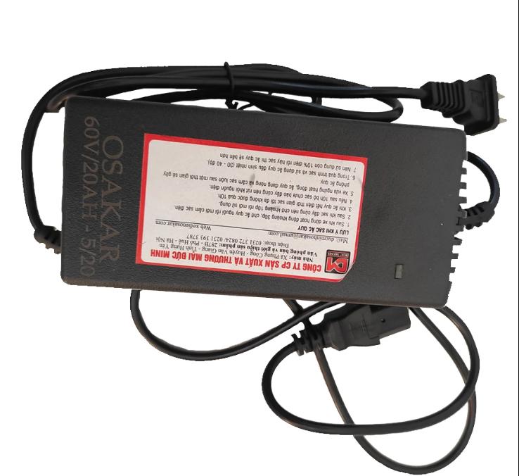 Sạc pin xe đạp điện đúng chuẩn- Sử dụng bộ sạc chính hãng