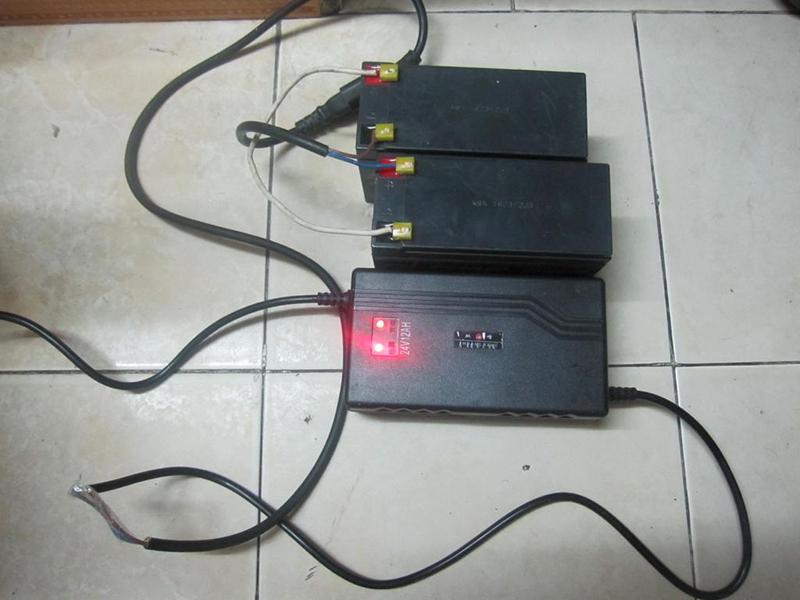 Dấu hiệu pin xe đạp điện bị hỏng - Sạc không xanh