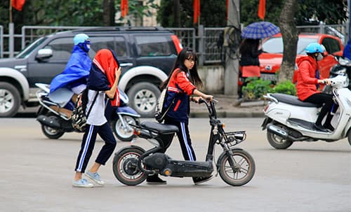 Xe đạp điện hết pin giữa đường
