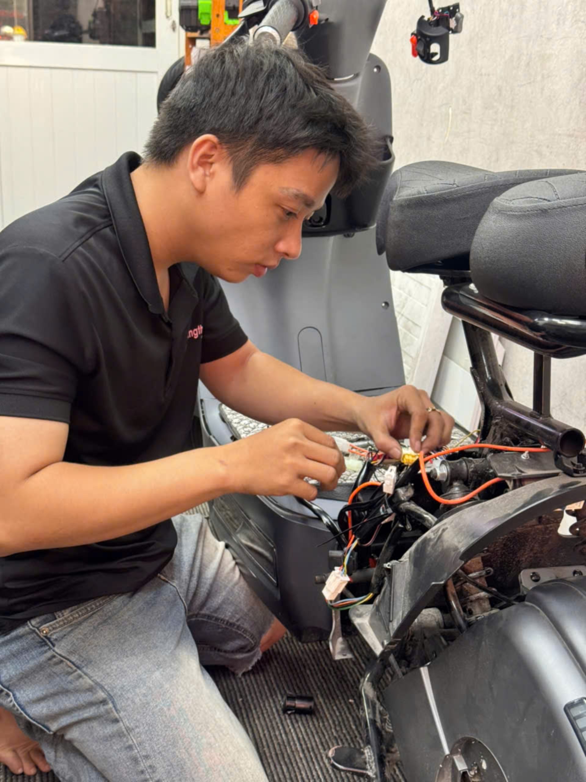 dạy nghề sửa xe điện