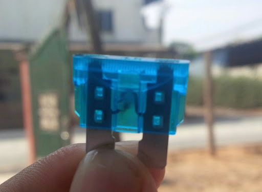 xe đạp điện sạc chỉ báo xanh do dứt cầu trì