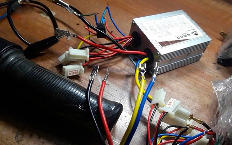 xe điện bị giật ga