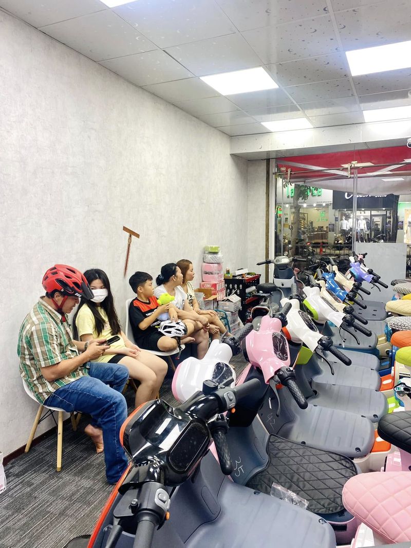 Sao làm phụ huynh khi mua xe đạp điện cho con đi học xa